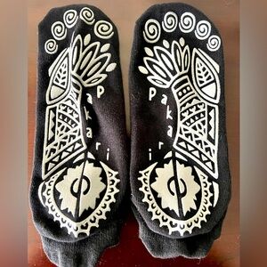 Pakari Non Slip Grippy Socks
